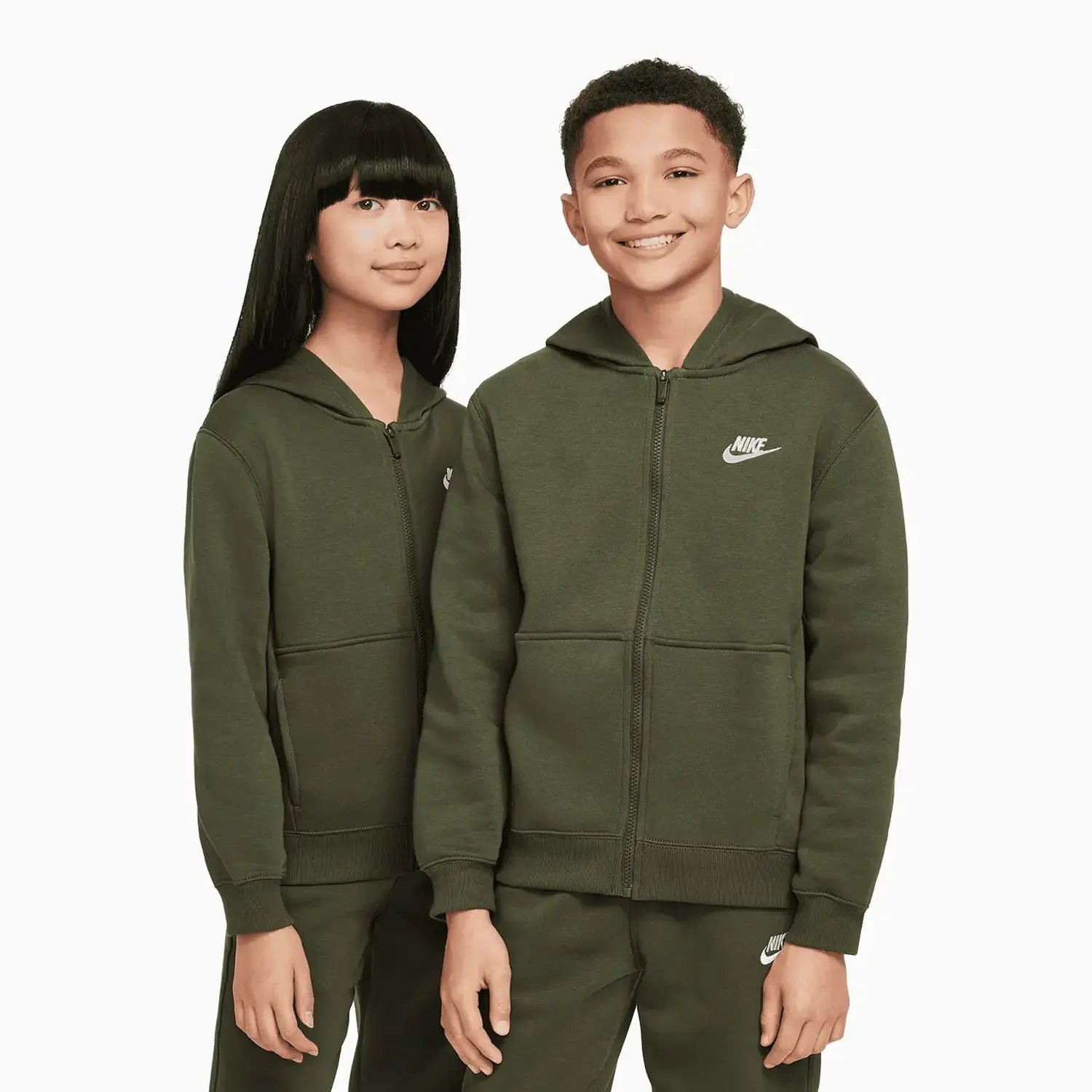 Ensemble de Survêtement Nike Sportswear Club Fleece Enfant FD3114-325 https://mastersportdz.store original Algerie DZ Ensemble de Survêtement Nike Sportswear Club Fleece Enfant FD3114-325 https://mastersportdz.store original Algerie DZ