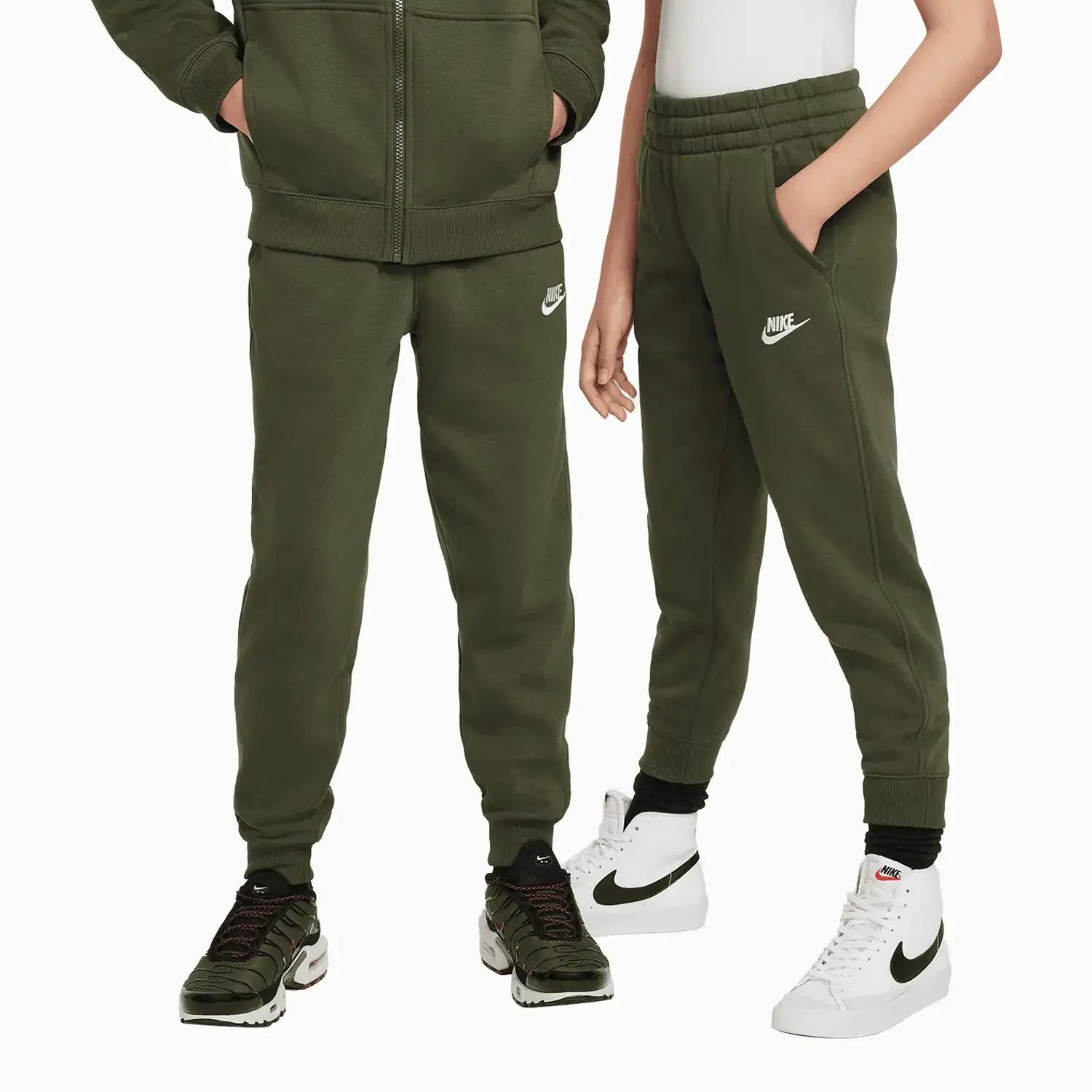 Ensemble de Survêtement Nike Sportswear Club Fleece Enfant FD3114-325 https://mastersportdz.store original Algerie DZ Ensemble de Survêtement Nike Sportswear Club Fleece Enfant FD3114-325 https://mastersportdz.store original Algerie DZ