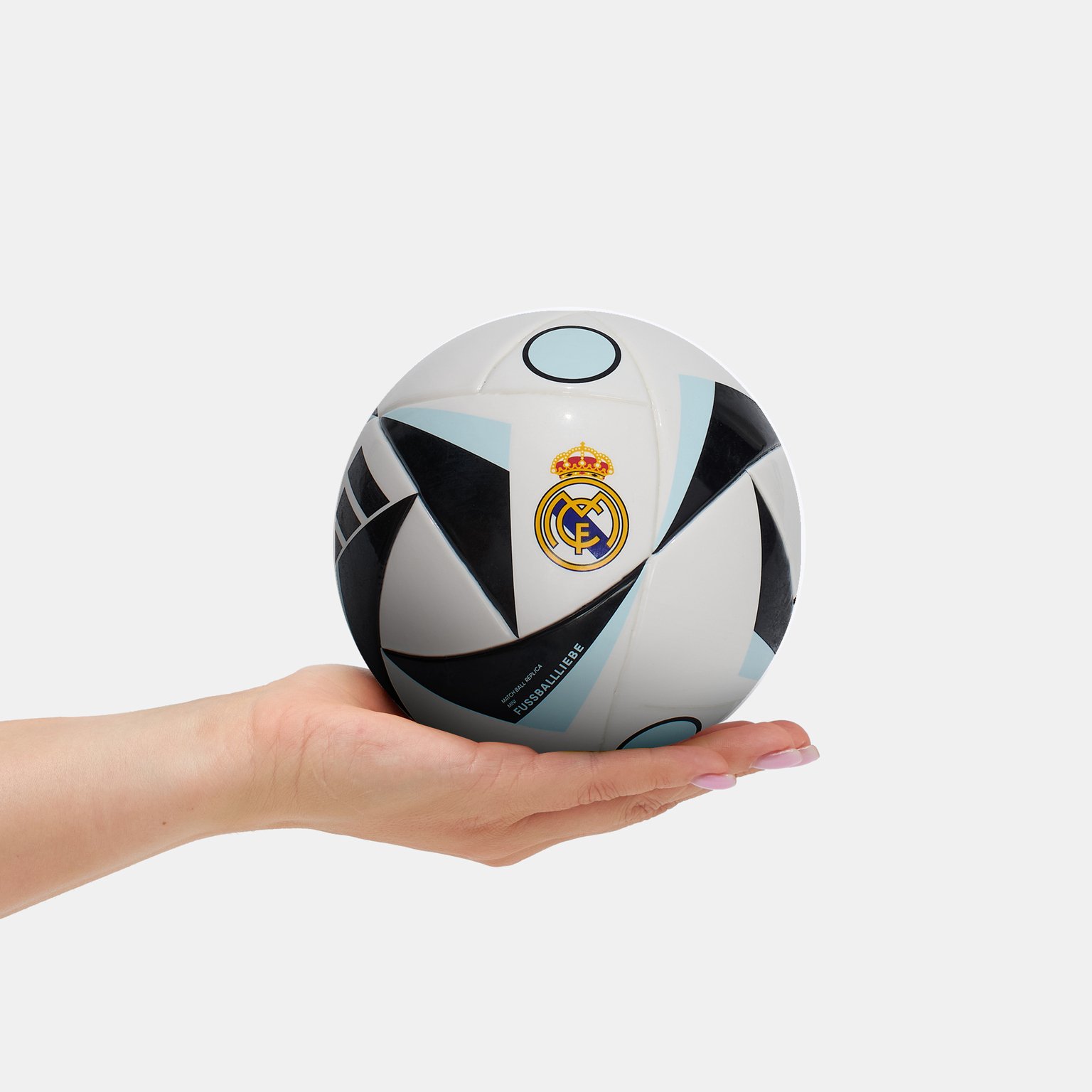 Mini ballon de football Adidas Real Madrid Home HT2422 https://mastersportdz.store original Algerie DZ Mini ballon de football Adidas Real Madrid Home HT2422 https://mastersportdz.store original Algerie DZ