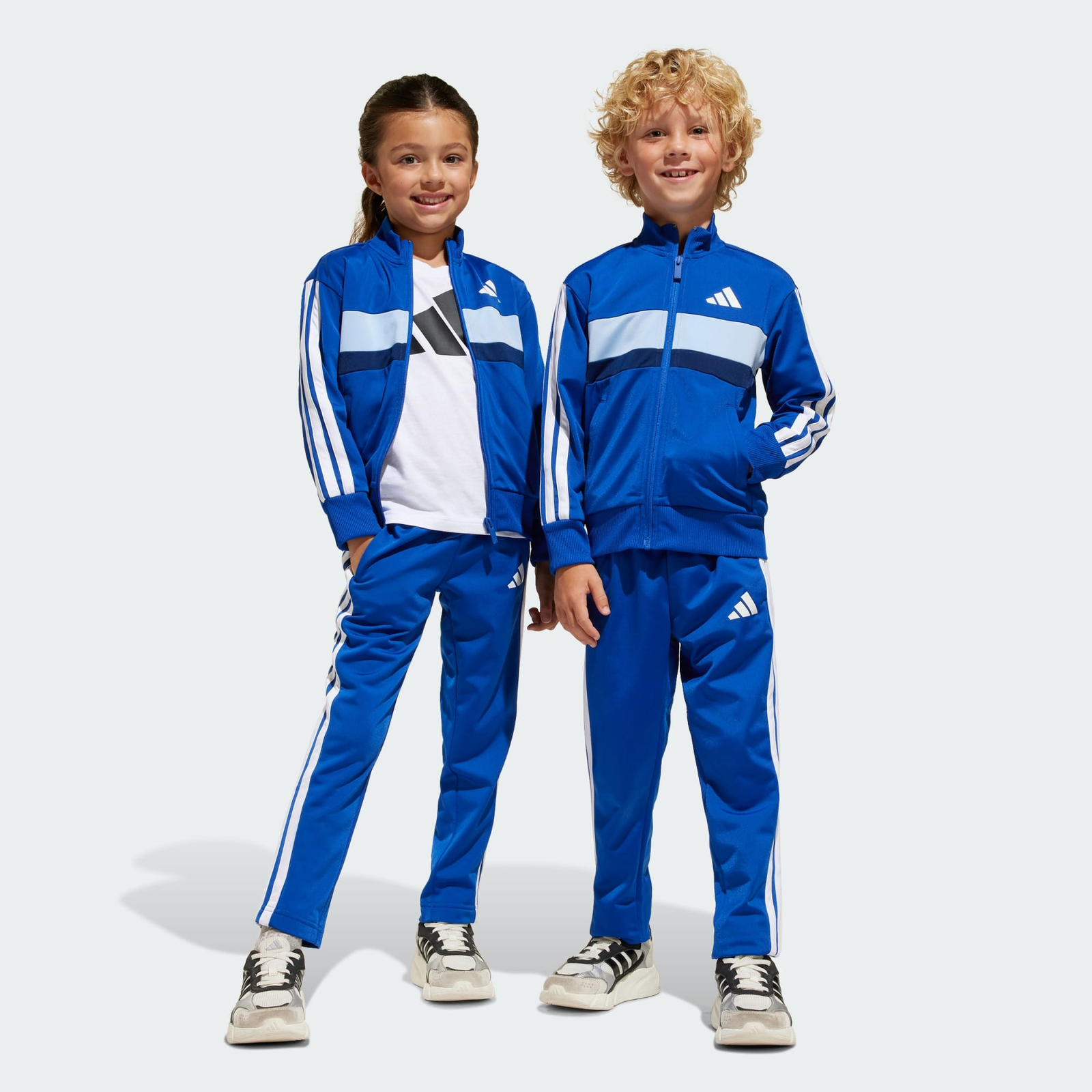 Ensemble de Survêtement Adidas Tiberio 3 Bandes Enfant JC7512 https://mastersportdz.store original Algerie DZ Ensemble de Survêtement Adidas Tiberio 3 Bandes Enfant JC7512 https://mastersportdz.store original Algerie DZ