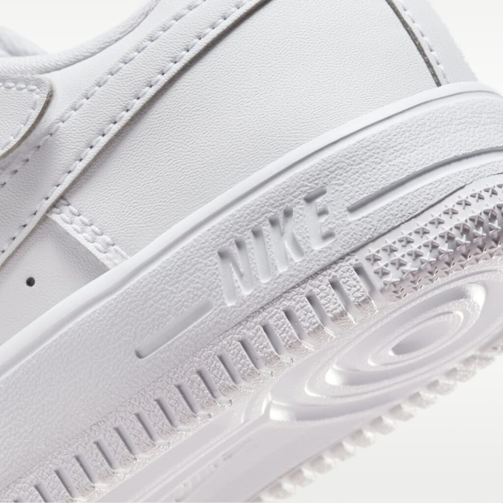 Basket Nike Force 1 Low EasyOn Enfant FN0237-111 https://mastersportdz.store original Algerie DZ Basket Nike Force 1 Low EasyOn Enfant FN0237-111 https://mastersportdz.store original Algerie DZ