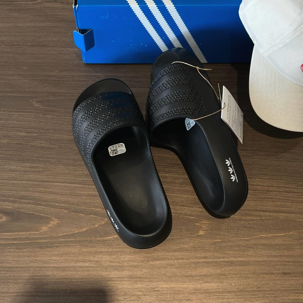 Claquette Adidas Adilette Ayoon GX1979 https://mastersportdz.store original Algerie DZ Claquette Adidas Adilette Ayoon GX1979 https://mastersportdz.store original Algerie DZ