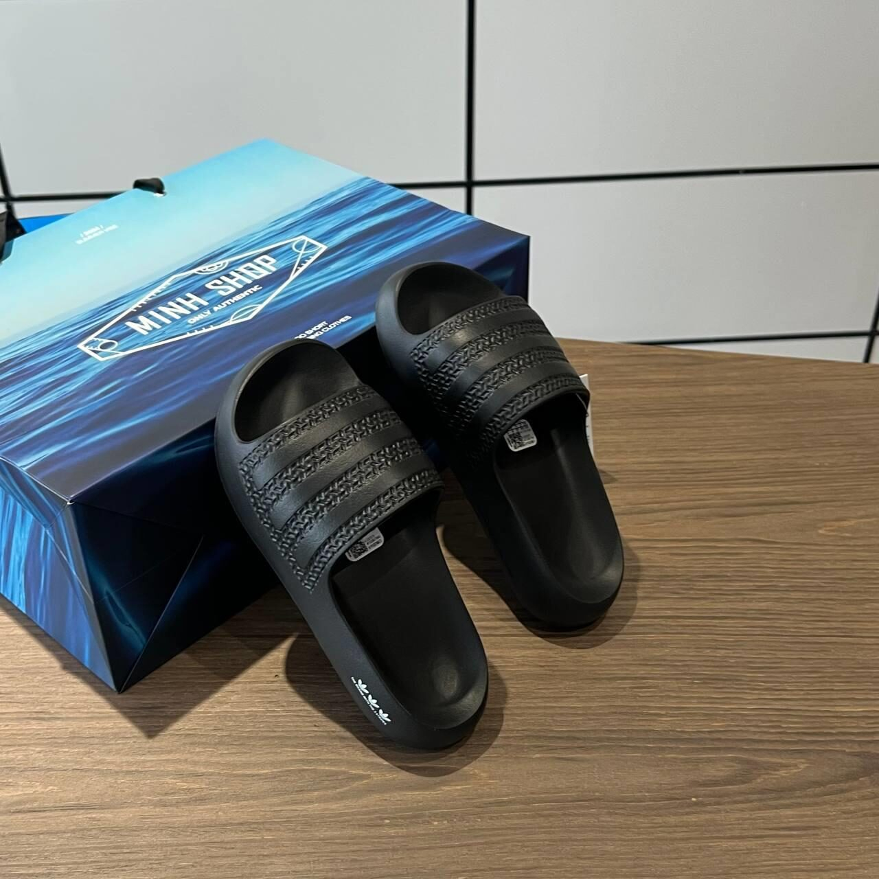 Claquette Adidas Adilette Ayoon GX1979 https://mastersportdz.store original Algerie DZ Claquette Adidas Adilette Ayoon GX1979 https://mastersportdz.store original Algerie DZ