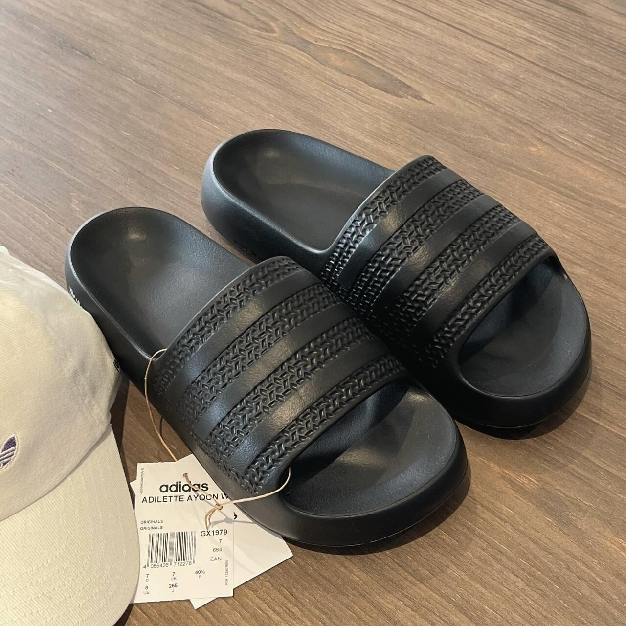 Claquette Adidas Adilette Ayoon GX1979 https://mastersportdz.store original Algerie DZ Claquette Adidas Adilette Ayoon GX1979 https://mastersportdz.store original Algerie DZ