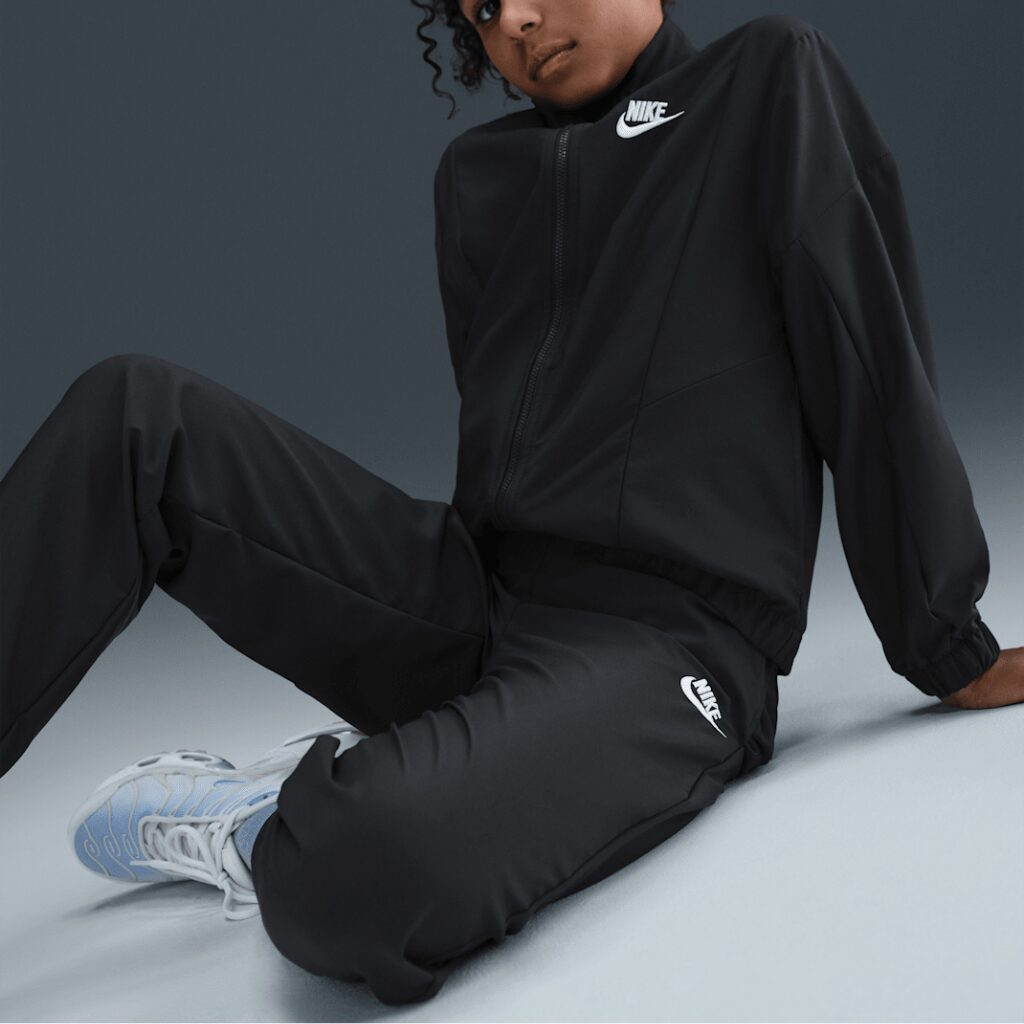 Ensemble de Survêtement Nike Woven Enfant HQ9314-011 https://mastersportdz.store original Algerie DZ Ensemble de Survêtement Nike Woven Enfant HQ9314-011 https://mastersportdz.store original Algerie DZ