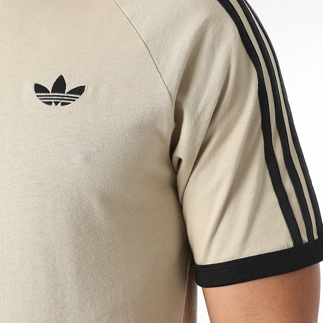 T-shirt Adidas 3 Bandes KE7964 https://mastersportdz.store original Algerie DZ T-shirt Adidas 3 Bandes KE7964 https://mastersportdz.store original Algerie DZ