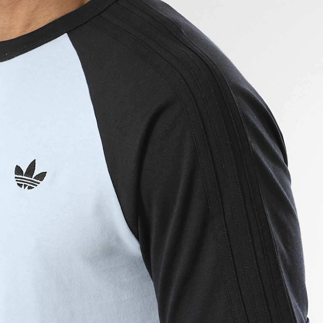 T-shirt Adidas 3 Bandes KE2423 https://mastersportdz.store original Algerie DZ T-shirt Adidas 3 Bandes KE2423 https://mastersportdz.store original Algerie DZ