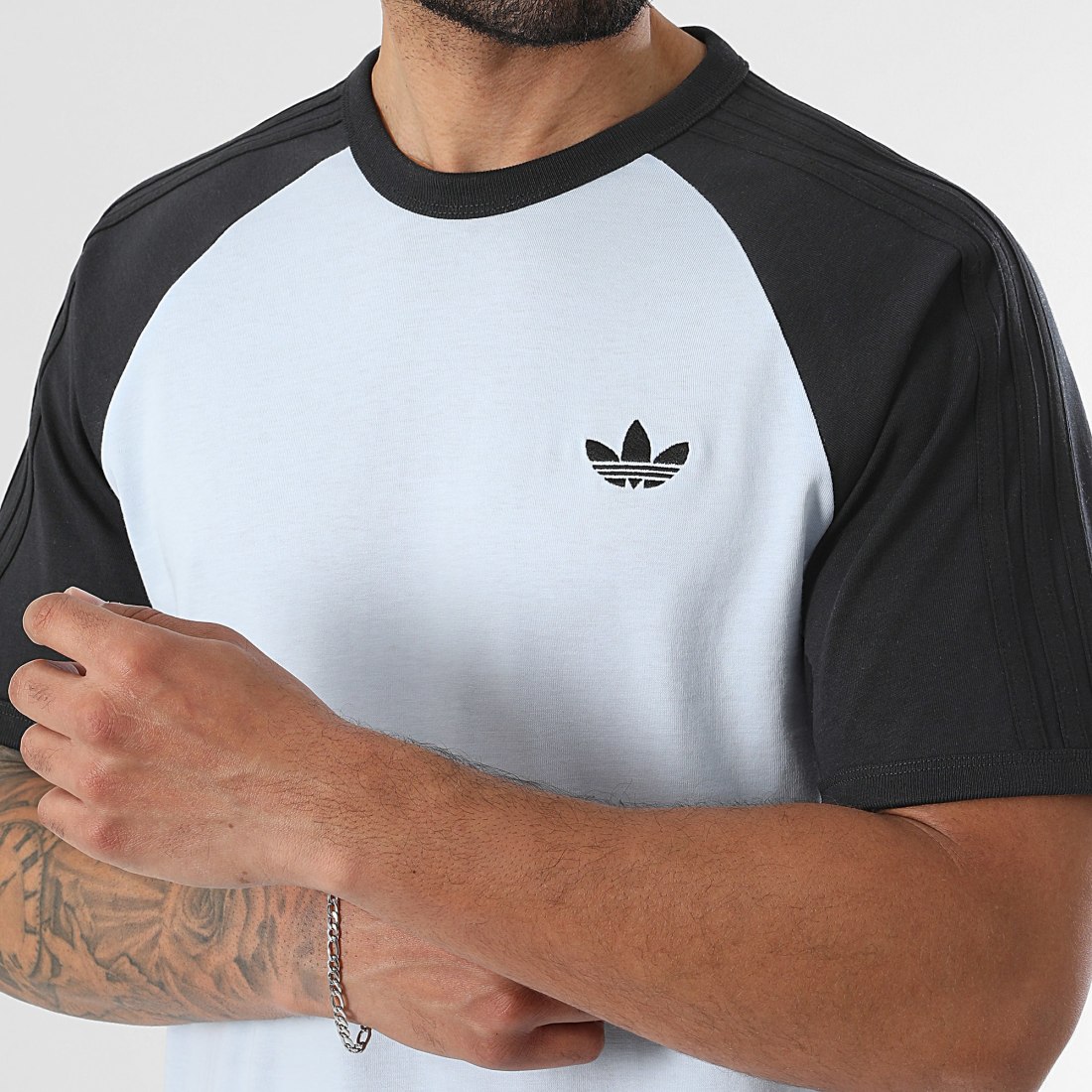 T-shirt Adidas 3 Bandes KE2423 https://mastersportdz.store original Algerie DZ T-shirt Adidas 3 Bandes KE2423 https://mastersportdz.store original Algerie DZ