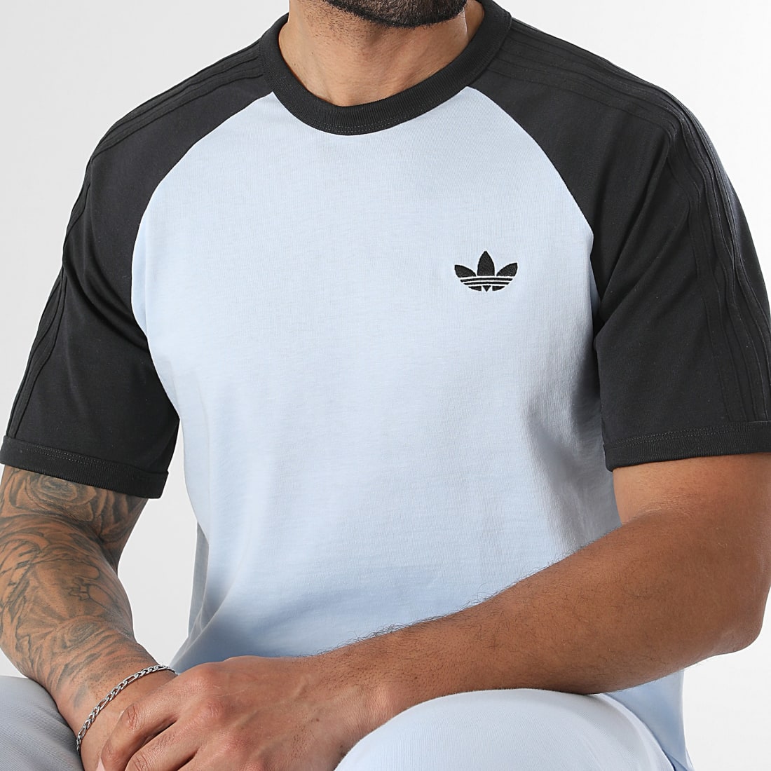 T-shirt Adidas 3 Bandes KE2423 https://mastersportdz.store original Algerie DZ T-shirt Adidas 3 Bandes KE2423 https://mastersportdz.store original Algerie DZ