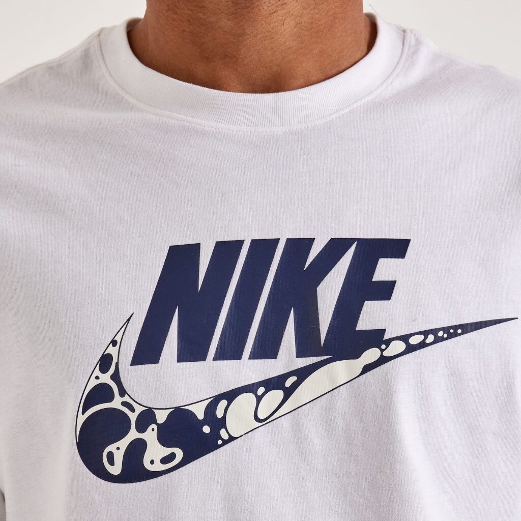 T-Shirt Nike Futura FQ8034-100 https://mastersportdz.store original Algerie DZ T-Shirt Nike Futura FQ8034-100 https://mastersportdz.store original Algerie DZ